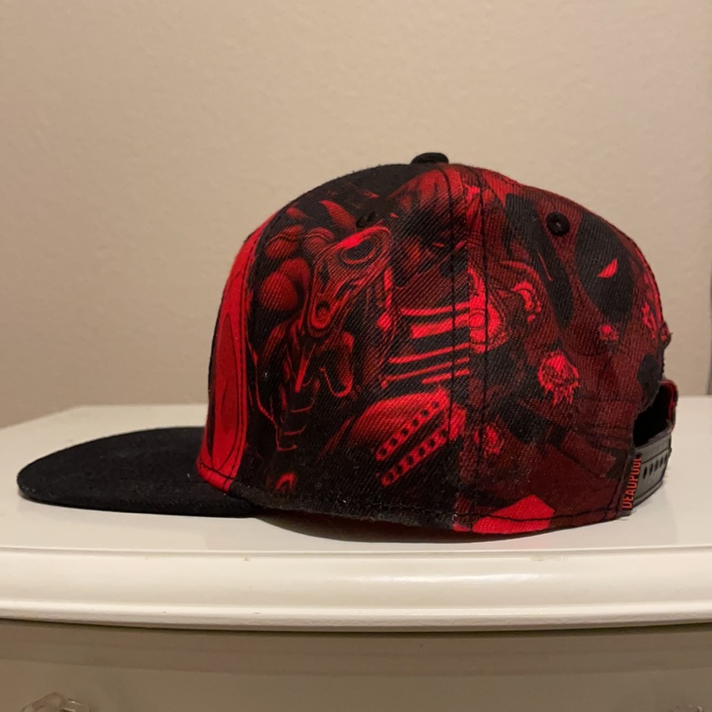 Marvel Deadpool Cap - Picture 3 of 5